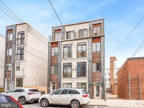 837 N 16th St-Unit -4 in Philadelphia, PA - Building Photo - Building Photo