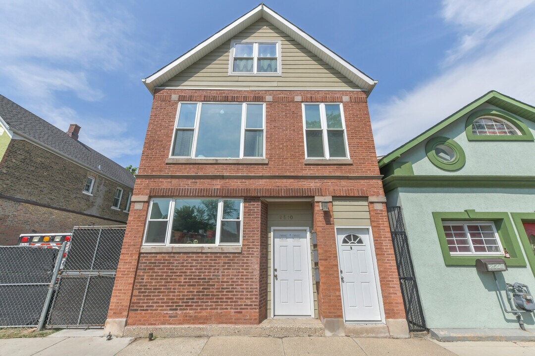 2510 S Sacramento Ave in Chicago, IL - Building Photo