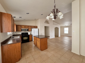 1125 Toscana Dr SE in Rio Rancho, NM - Building Photo - Building Photo