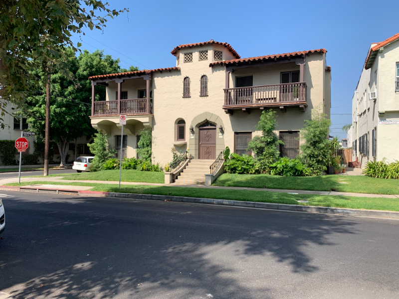 7557 Oakwood Ave in Los Angeles, CA - Building Photo