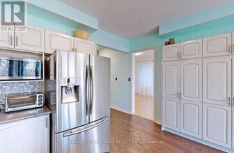 2198 Arbourview Dr in Oakville, ON - Building Photo - Building Photo