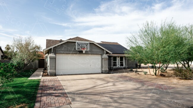 property at 1402 W Cheyenne Dr
