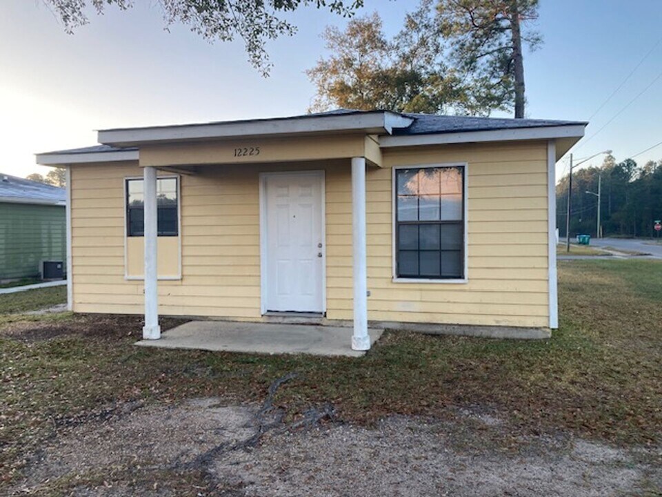 12225 Prudie Cir in Gulfport, MS - Building Photo