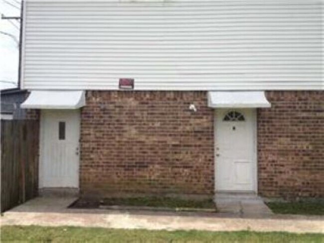 945 E Monterey Ct, Unit D in Gretna, LA - Building Photo - Building Photo