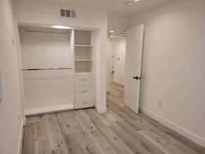 11563 Iowa Ave, Unit 11565 in Los Angeles, CA - Building Photo - Building Photo