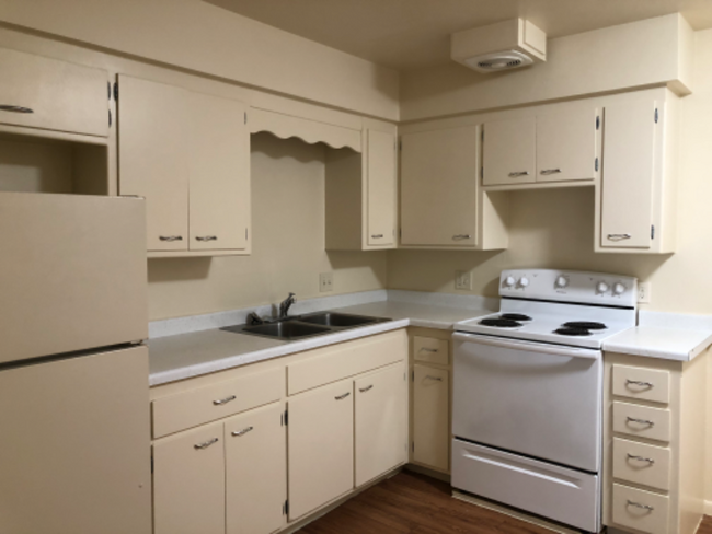 property at 4825 Lovell Ln