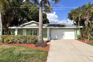 2717 Pursell Cir in Sarasota, FL - Building Photo