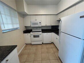 8342 Bernwood Cove Loop in Ft. Myers, FL - Foto de edificio - Building Photo