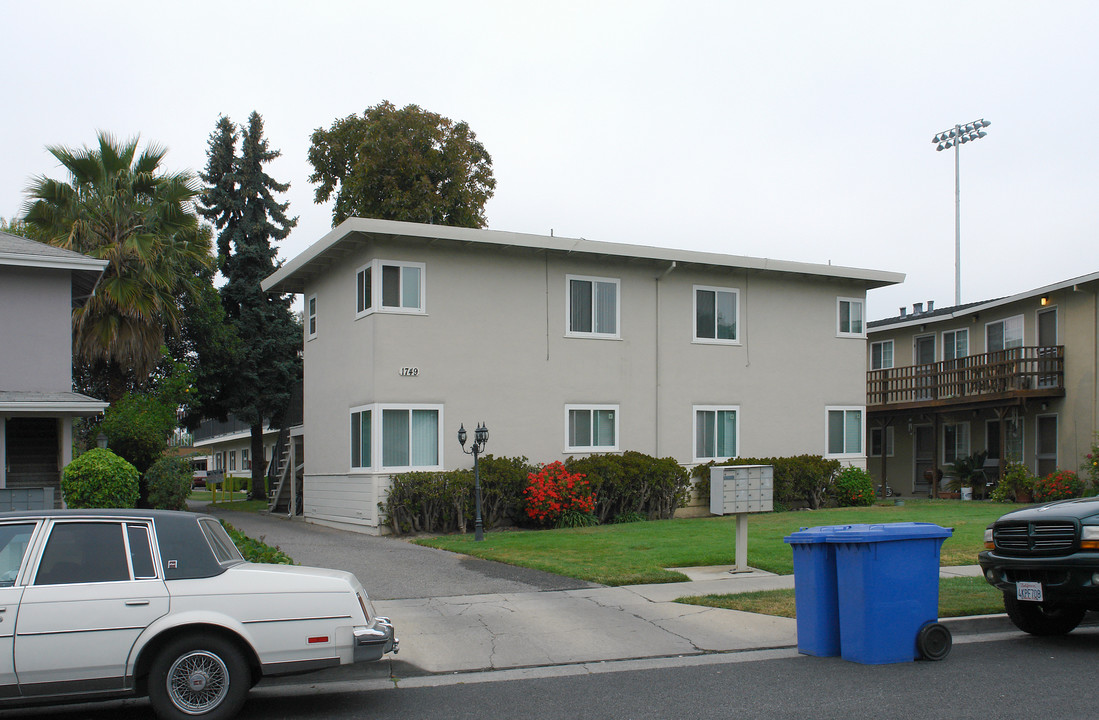 1749 Hester Ave in San Jose, CA - Foto de edificio