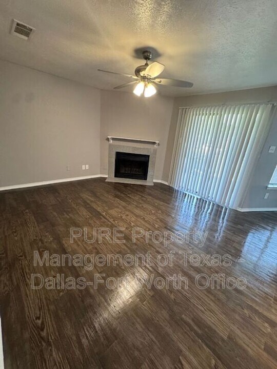 806-104 Castleglen Dr in Garland, TX - Foto de edificio