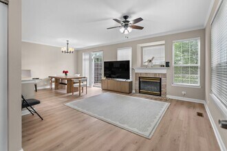 206 Madison Dr in Streamwood, IL - Building Photo - Building Photo
