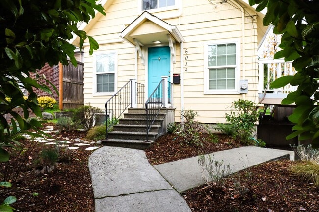 6034 25th Ave NE in Seattle, WA - Building Photo - Building Photo