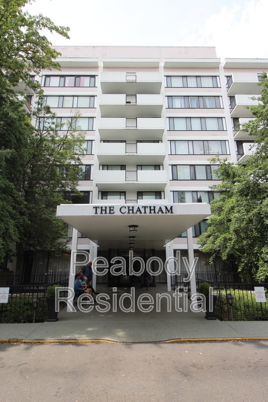 property at 4501 Arlington Blvd