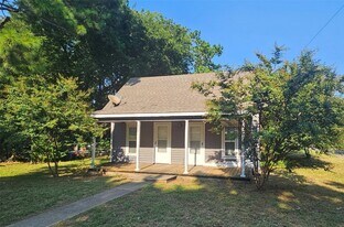 200 Trollinger St in Whitesboro, TX - Building Photo