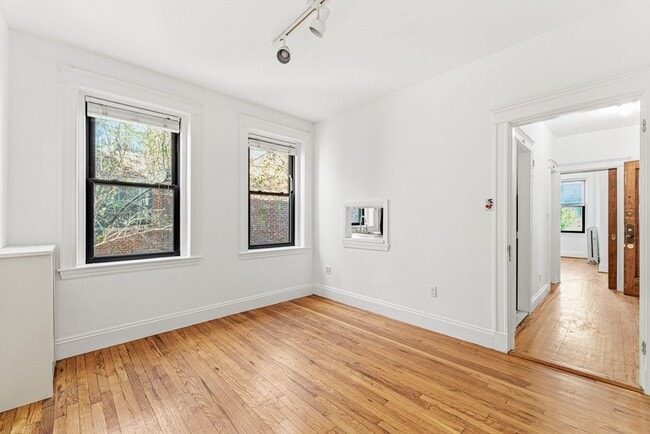 property at 39 Glenville Ave