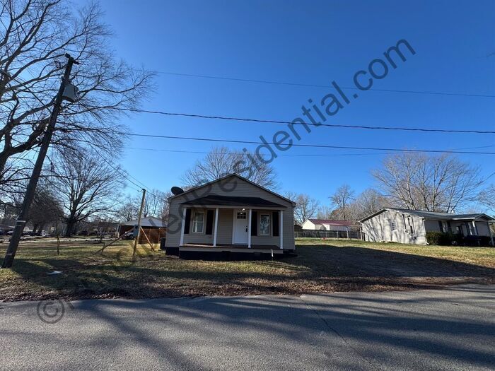 5402 Dellinger Cir in Cherryville, NC - Building Photo