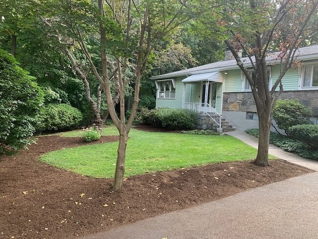 178 Beethoven Ave in Newton, MA - Building Photo - Building Photo