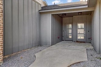 3060 W Crawford St in Denison, TX - Building Photo - Building Photo