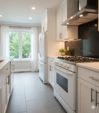 3894 Triumph St in Burnaby, BC - Building Photo - Building Photo