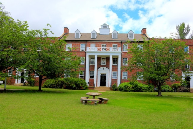 Redmont Gardens Apartments in Birmingham, AL - Foto de edificio - Building Photo