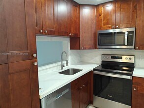 8770 Royal Palm Blvd in Coral Springs, FL - Building Photo - Building Photo