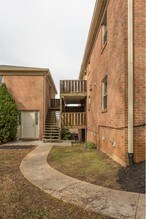 Brownstone II in Knoxville, TN - Foto de edificio - Building Photo