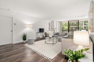 50 Longwood Ave, Unit 317 in Brookline, MA - Building Photo - Building Photo