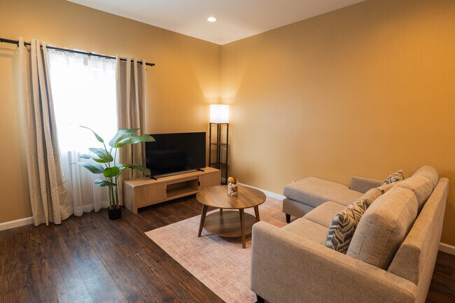 938 S Bernal Ave in Los Angeles, CA - Building Photo - Building Photo