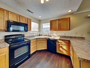 5838 Twin River Ln in Indianapolis, IN - Foto de edificio - Building Photo