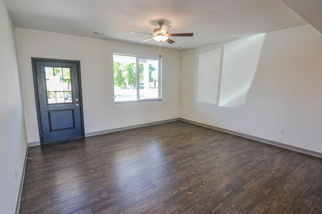 1244 S G Ave in Nevada, IA - Building Photo - Building Photo