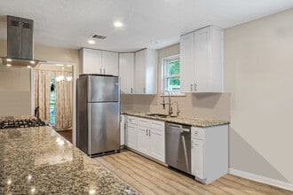 2018 Westlake Rd, Unit A in Houston, TX - Building Photo - Building Photo