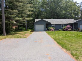 137 Thimbleberry Rd in Ballston Spa, NY - Building Photo