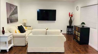 15 Aravaca Dr in Paramount, CA - Building Photo - Building Photo