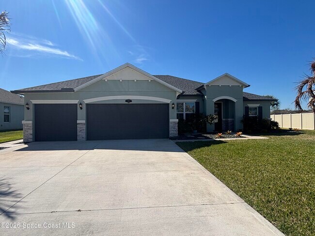 718 Lyndall Ln in Palm Bay, FL - Building Photo - Building Photo