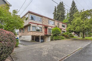 Woodland Walk in Seattle, WA - Building Photo