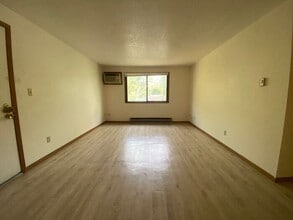 810 Benton Dr in Iowa City, IA - Building Photo - Building Photo