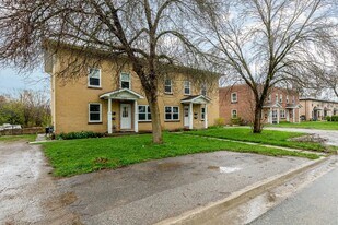 1247 Clonsilla Ave in Peterborough, ON - Building Photo