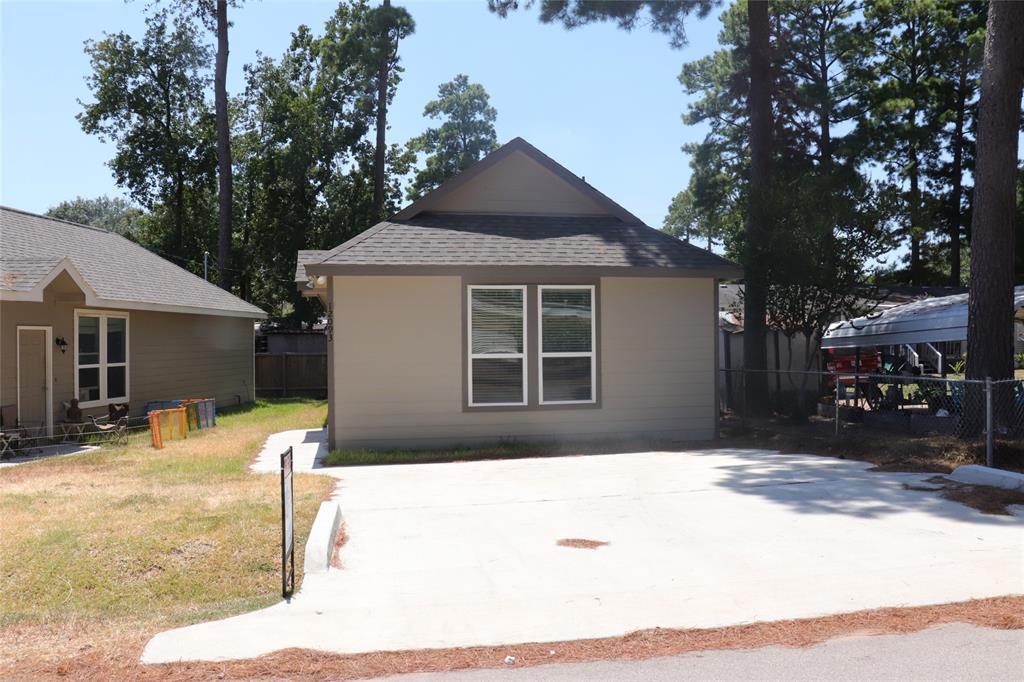 12093 Canal St in Willis, TX - Building Photo