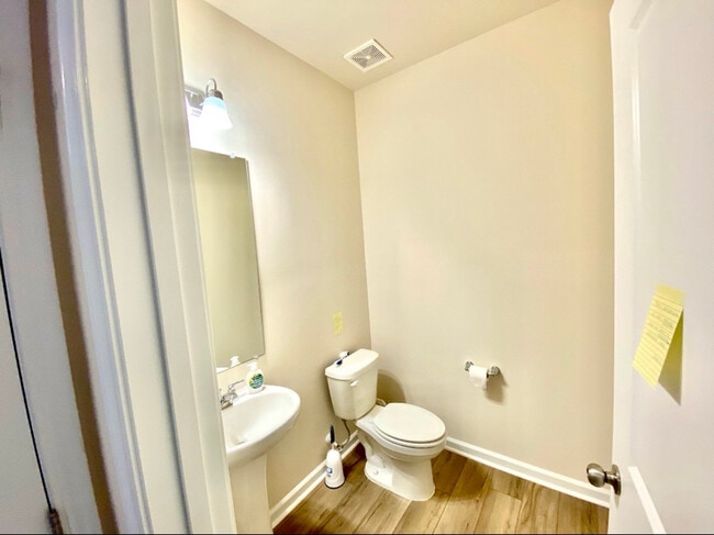 5612 Preveza Pl in Raleigh, NC - Foto de edificio - Building Photo