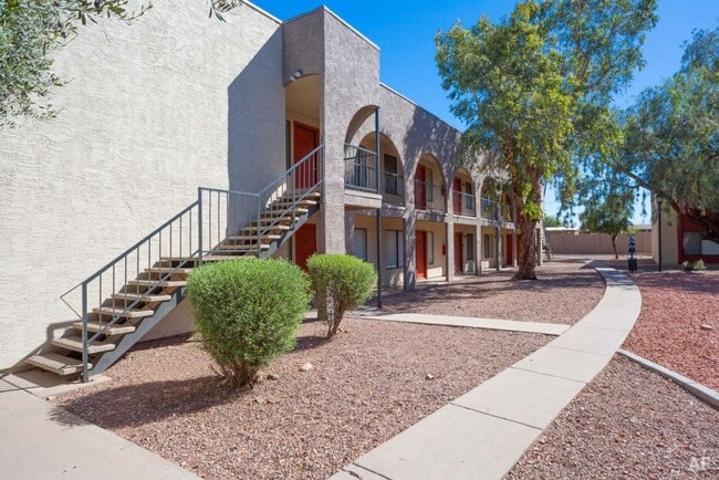Papago Gardens Apartments in Phoenix, AZ - Building Photo - Building Photo