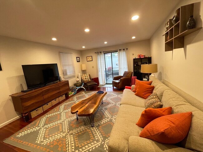 119 Beaconsfield Rd, Unit 1 in Brookline, MA - Building Photo - Building Photo