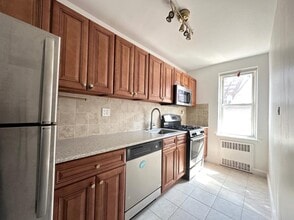 39-35 51st St in Queens, NY - Building Photo - Building Photo
