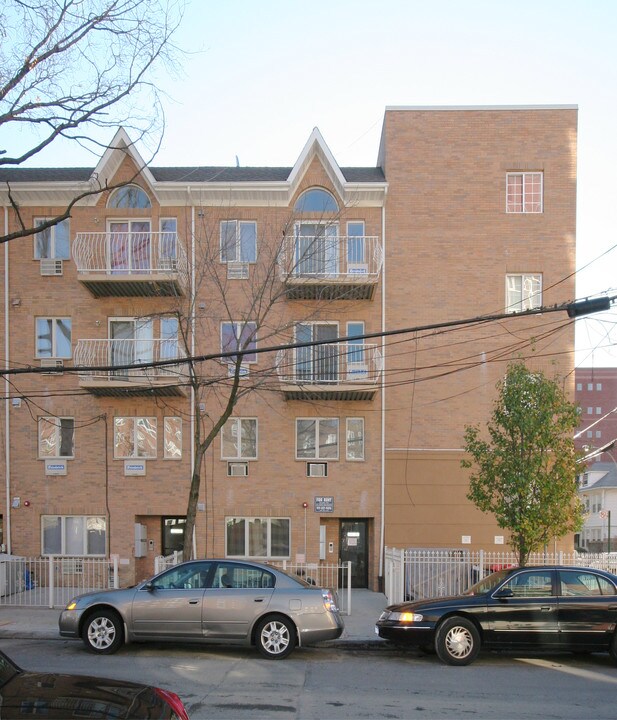 14102 Cherry Ave in Flushing, NY - Building Photo