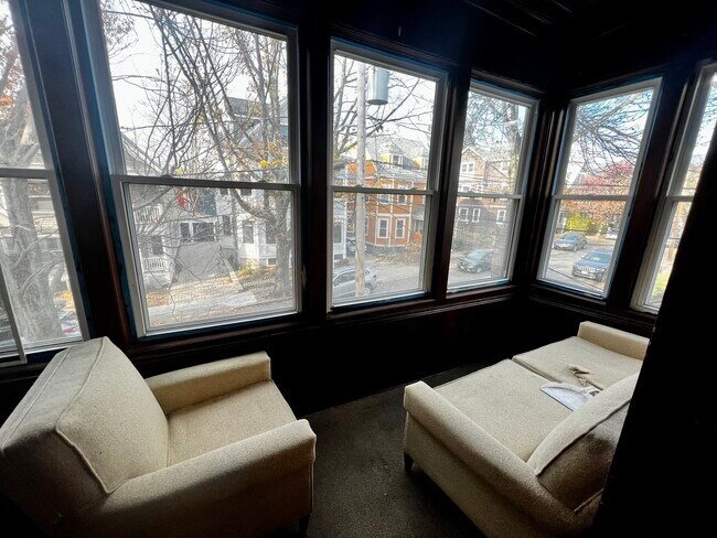 19 Banks St, Unit 2 in Somerville, MA - Building Photo - Building Photo