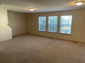 5539 Boston Ct in Johnston, IA - Building Photo - Building Photo