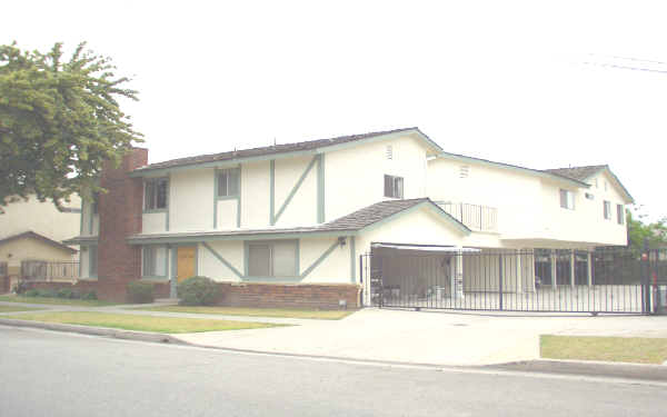 300 W Norwood Pl in Alhambra, CA - Foto de edificio