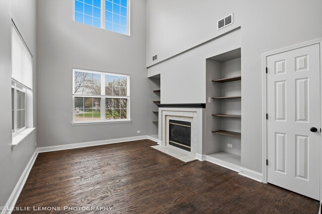 2233 Hillsboro Ct in Aurora, IL - Foto de edificio - Building Photo