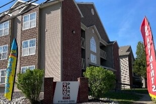 900 on Park in Carbondale, IL - Building Photo