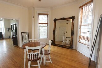 931 W Newport Ave, Unit 05C in Chicago, IL - Building Photo - Building Photo