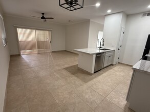 16013 S Desert Foothills Pky, Unit 116 in Phoenix, AZ - Foto de edificio - Building Photo